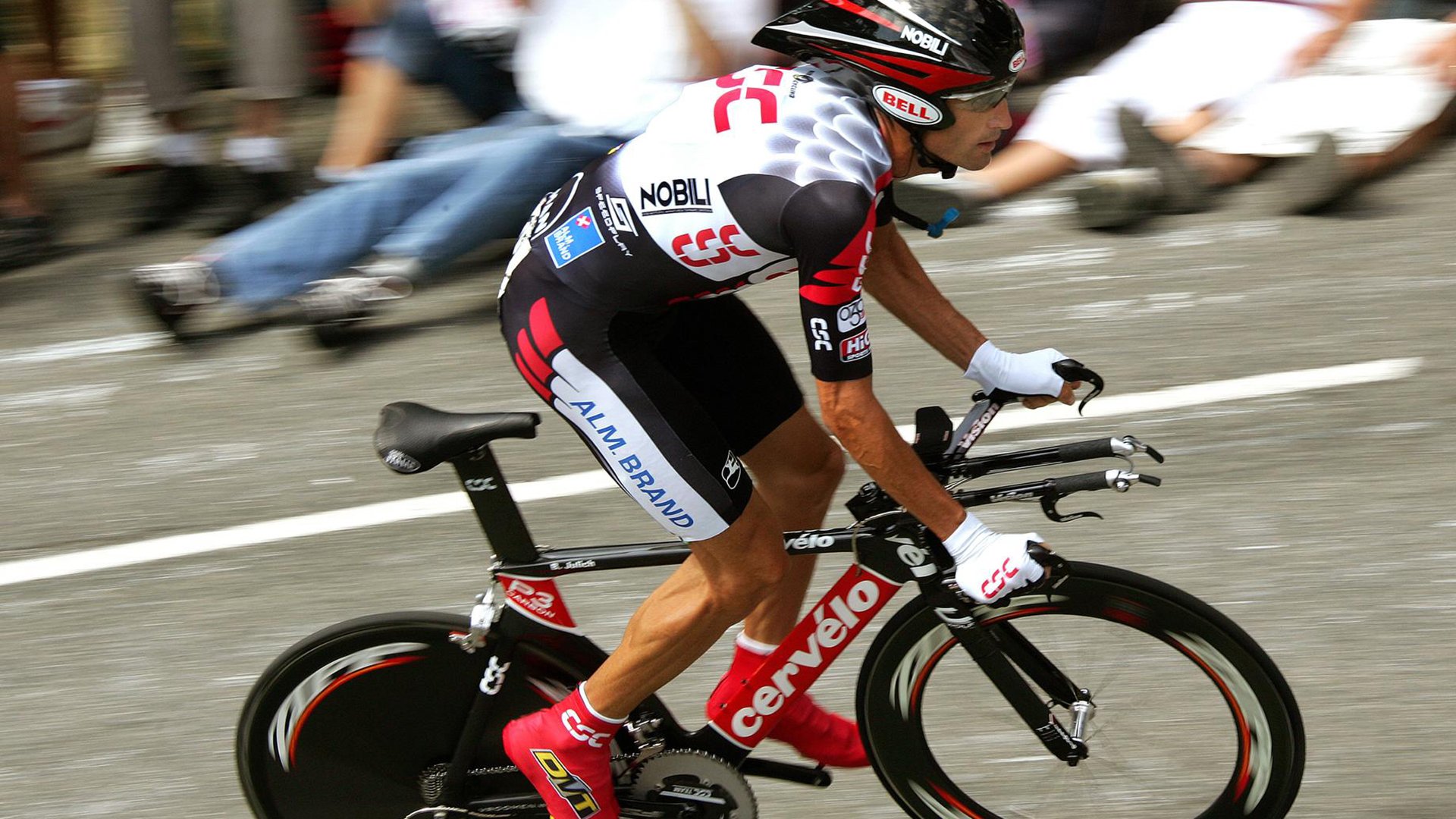 开云体育登陆入口-“费尔南多·比亚尔巴的技术突破，使美洲狮队成为全球橄榄球的新力量”